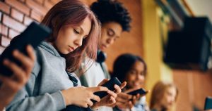 Slik beskytter du barna mot telefonsvindel​